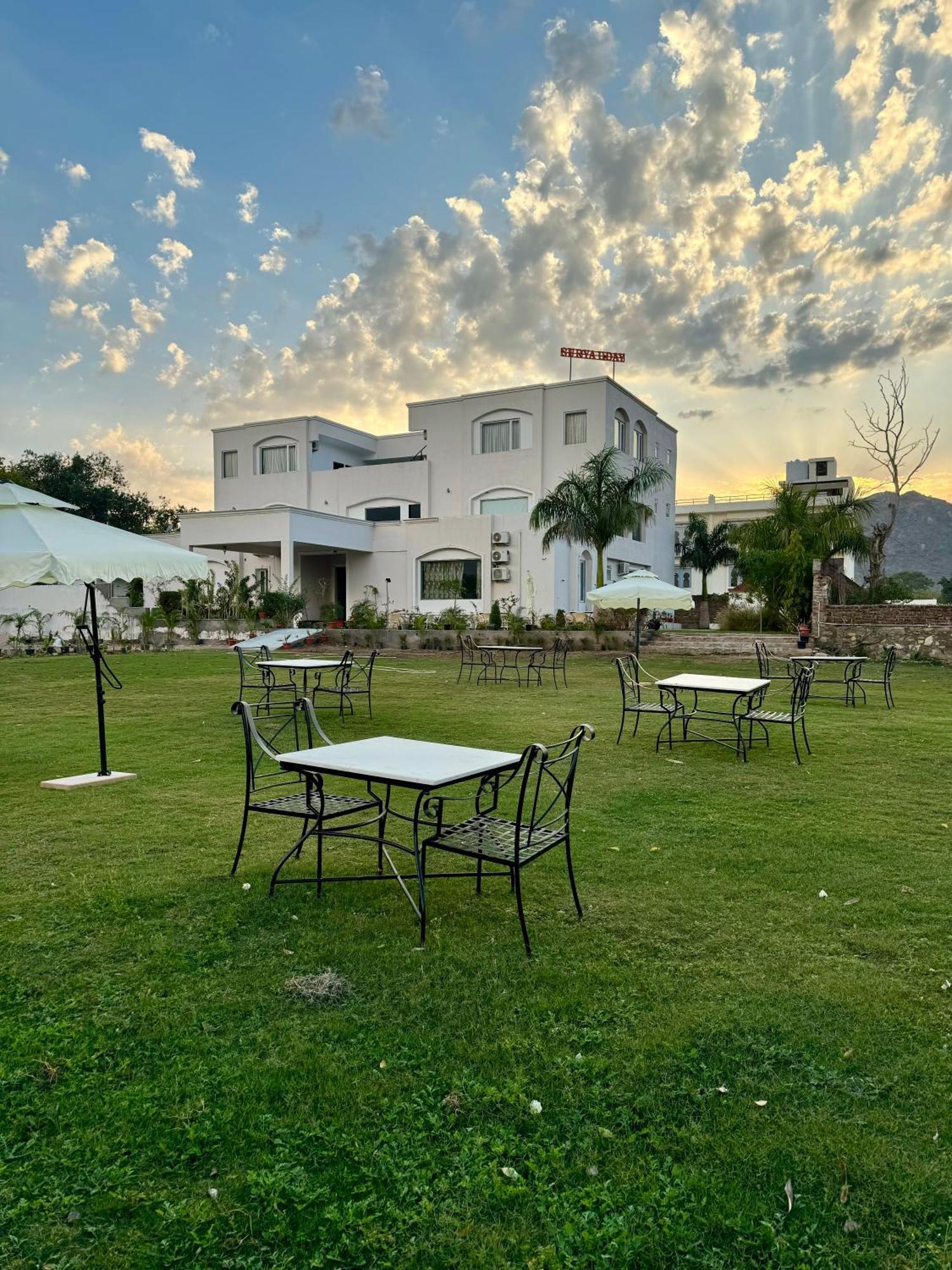 Surya Uday Villa Udaipur Extérieur photo